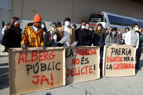 Housing rights advocates in Lleida on November 14, 2020 (by Laura Cortés)